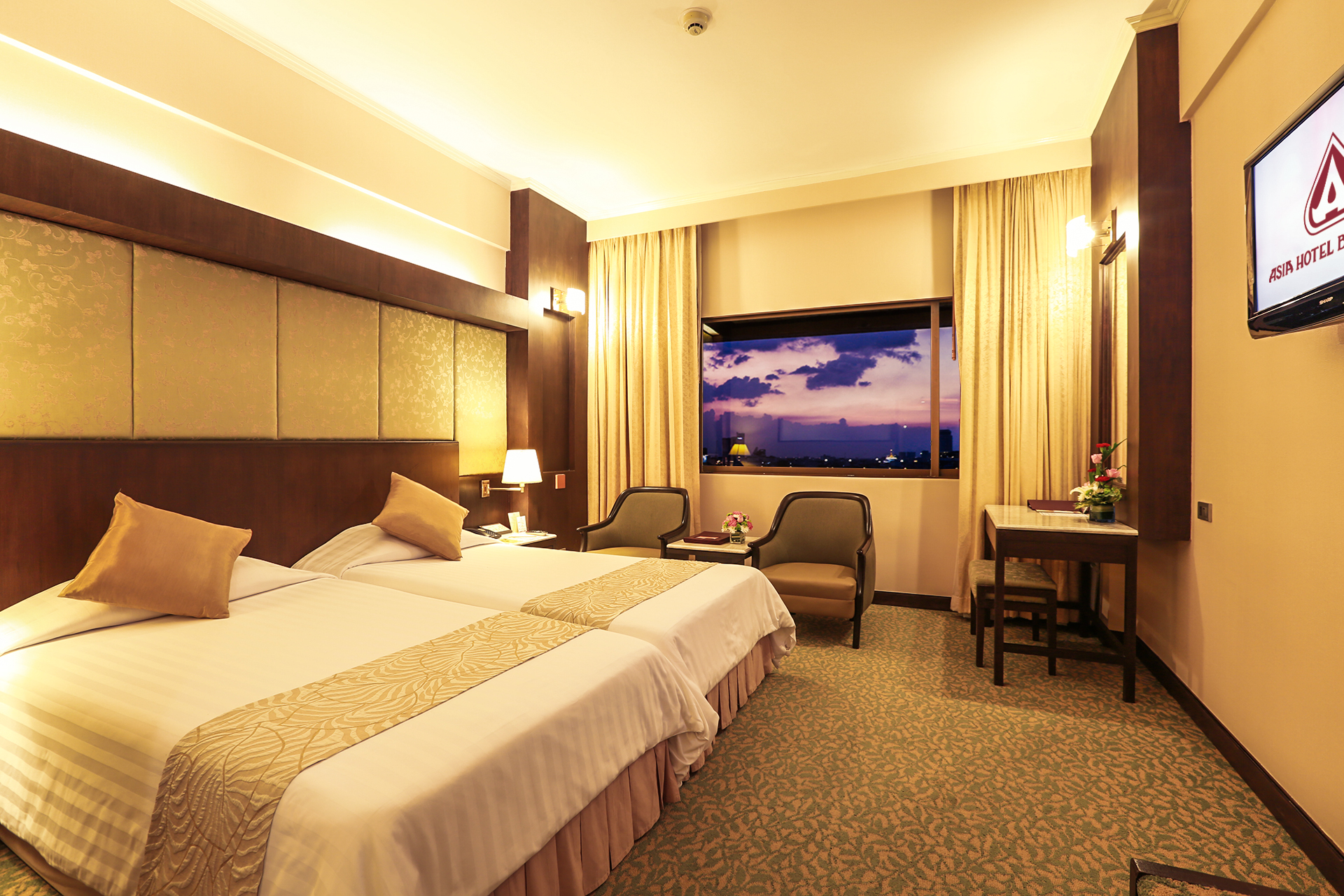 American vs Asian Hotel Rooms