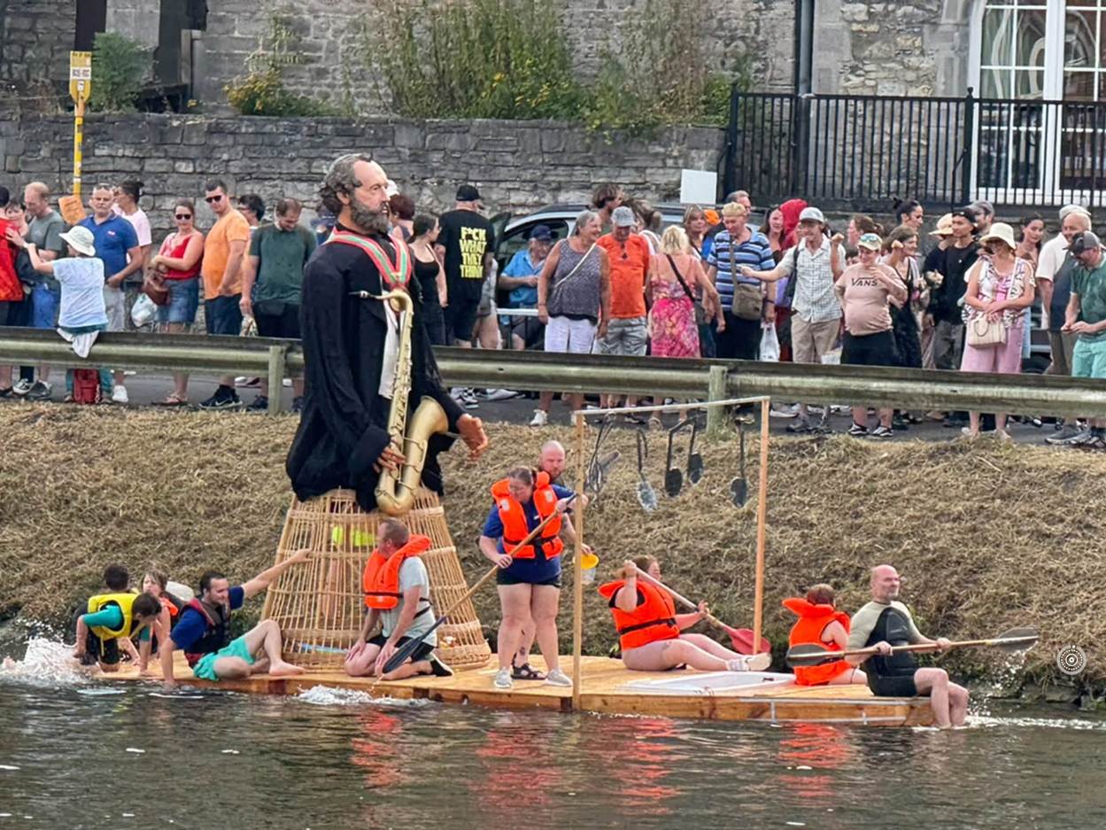 Dinant Bathtub Regatta